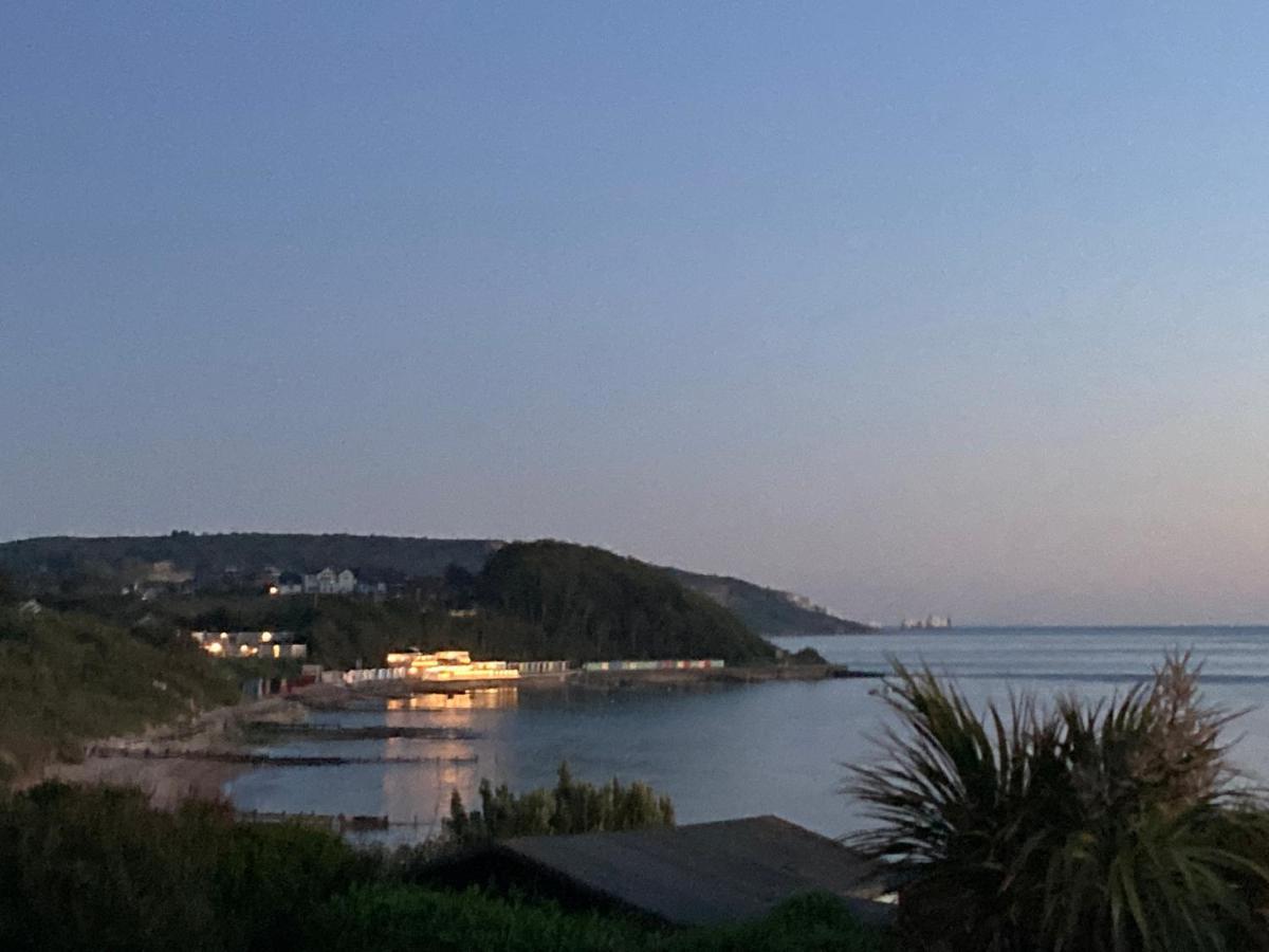 Chine Cottage Self-Catering Coastal Bungalow In Rural West Wight Фрешуотър Екстериор снимка